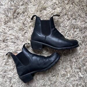 Blundstone heeled Chelsea boots - black leather - size US8 (AU 5.5)